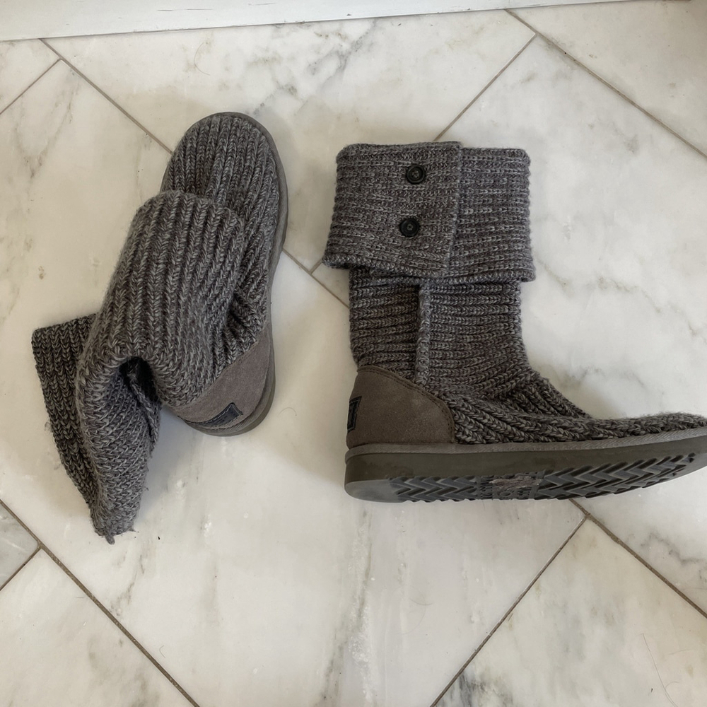 Like new UGG Australia Classic Cardy Cable Knit Gray Knee-High Boots size 8 - Picture 8 of 11